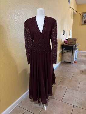 Aspeed Burgundy Long Sleeve Lace & Chiffon Evening Dress Size XX Large